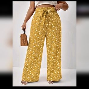 💛 Never worn ditsy floral pants